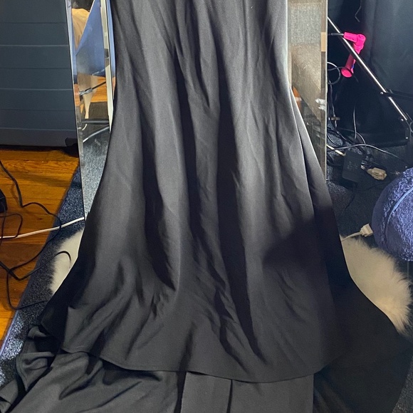 Black Gown - Picture 2 of 3